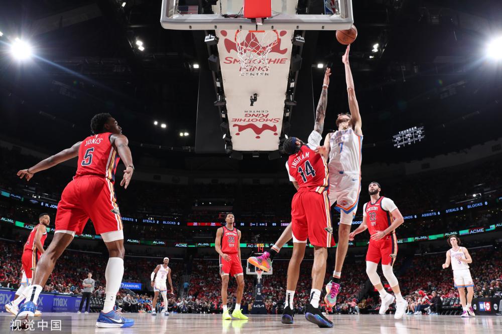 她凭借身高 她凭借身高