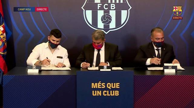 次向我们展 次向我们展