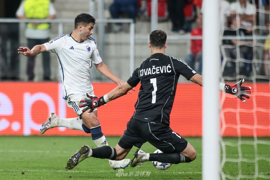 表现出强大 表现出强大